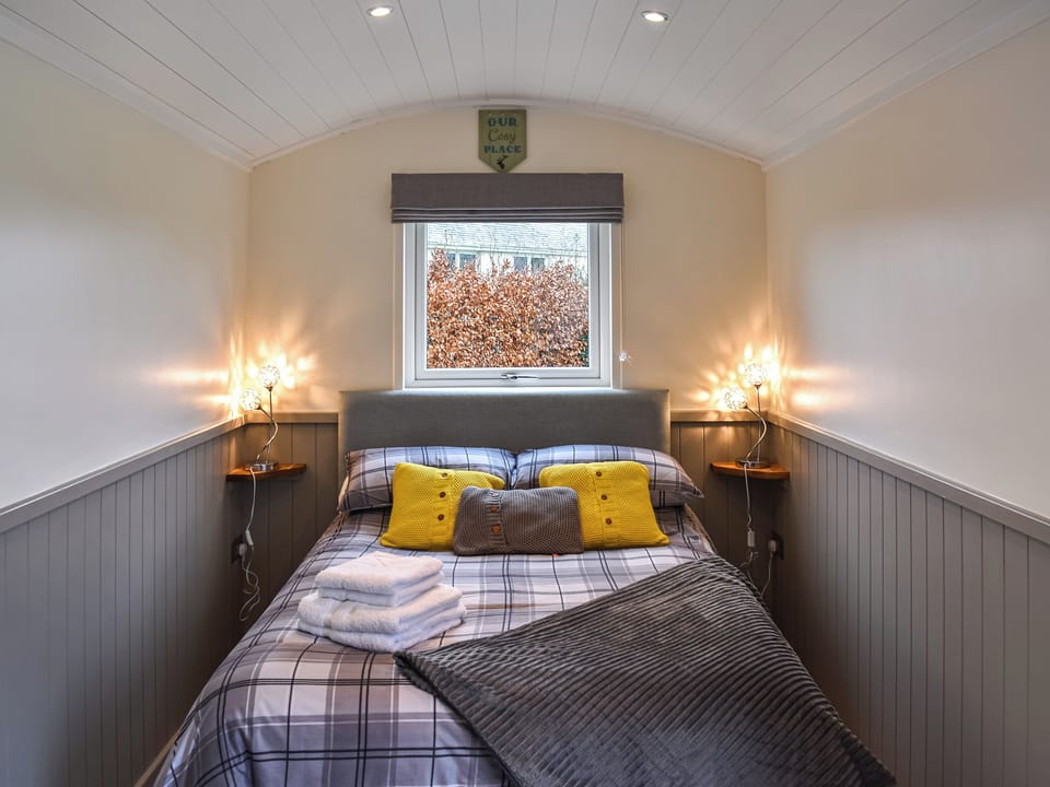 Charming bed area | Greengill Farm Shepherds Hut - Greengill, Greengill, near Cockermouth
