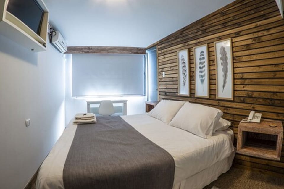 Classic Double Room, 1 Double Bed, Non Smoking (Baño privado) | Laptop workspace, blackout drapes, WiFi (free), individually decorated
