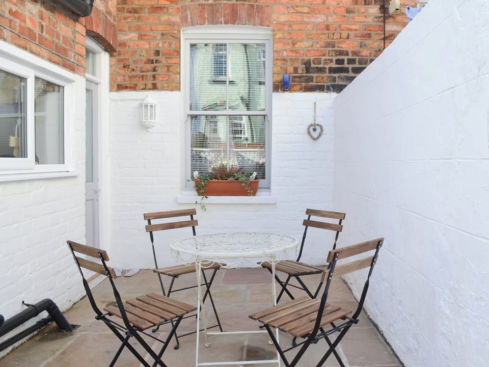 Flagged courtyard garden with sitting out area | Lobster Pot Cottage, Scarborough
