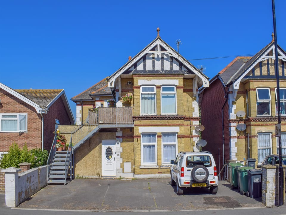Lovely holiday apartment | Flat 1 Portman House, Shanklin