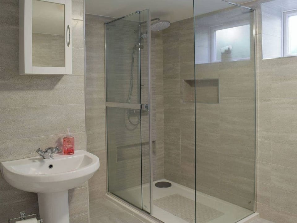 Bathroom | Flat 1 Portman House, Shanklin