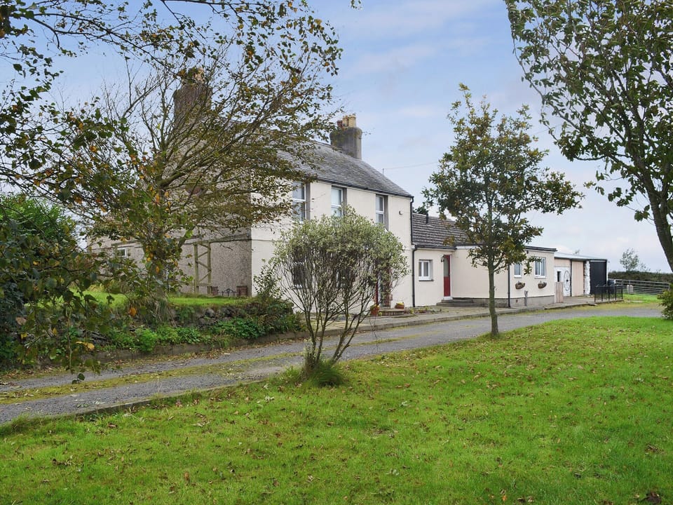 Lovely rural holiday cottage | Swallows Nest, Caergeiliog, near Holyhead