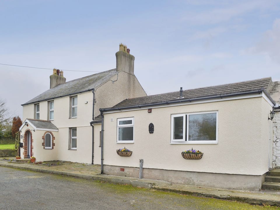 Charming holiday cottage in rural Wales | Swallows Nest, Caergeiliog, near Holyhead