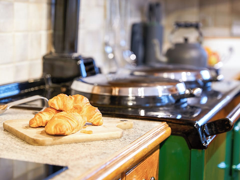 Lovely large kitchen with quarry tiled floor | The Hind House, Cottam, near Driffield