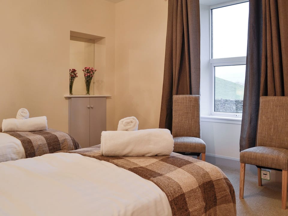 Twin bedroom | Liftingstane Farmhouse - Liftingstane, Closeburn, near Thornhill