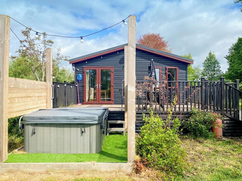 Hot tub | Wye Lodge - Boatside, Aberedw, near Builth Wells