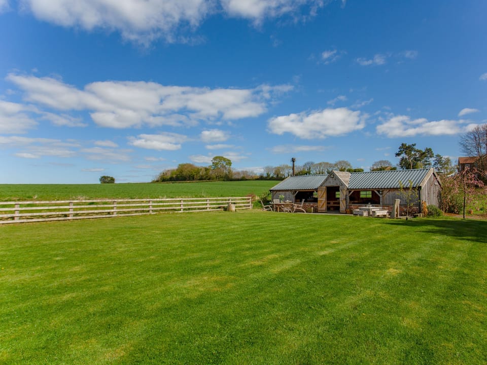Extensive garden and grounds | Brens Barn, Aiskew, near Bedale