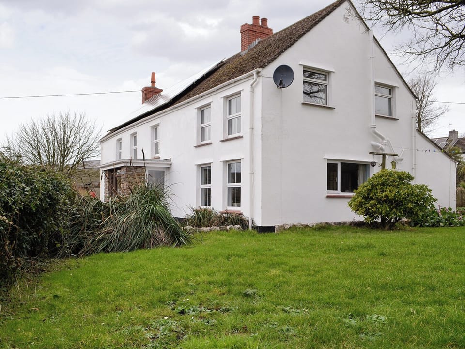 Attractive holiday home | Middleton Hall, Rhossilli, near Swansea