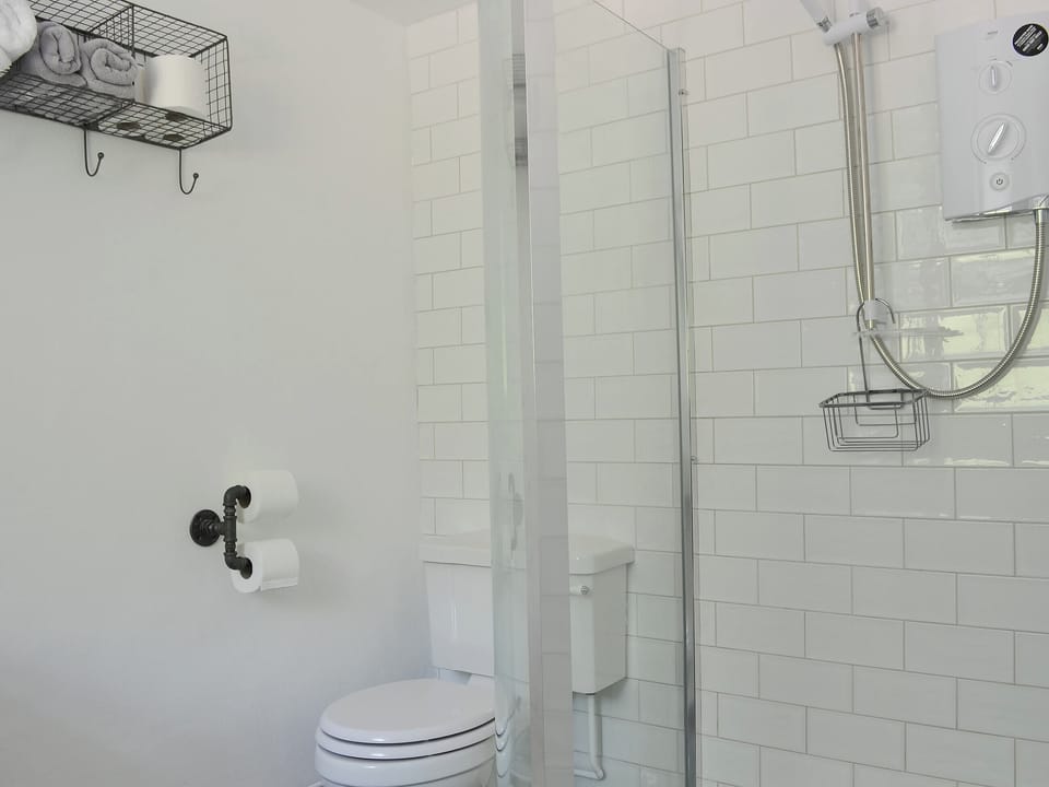 Shower room with cubicle | Bryn Awel, Moelfre, near Benllech