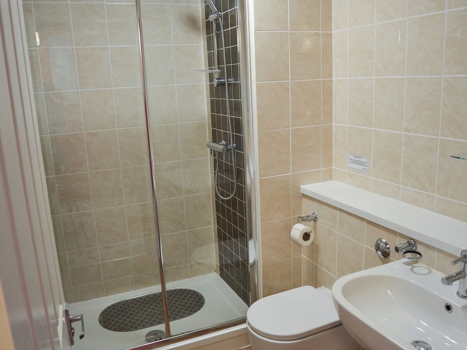 Shower room | Kestrel Cottage, Horning, near Wroxham