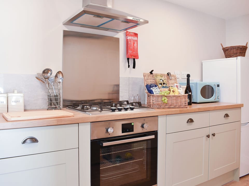 Well appointed kitchen | Carpenters Cottage - Upwey Cottages, Weymouth