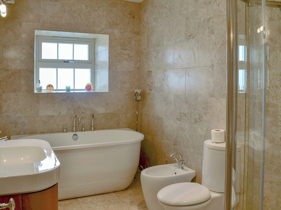 Well presetned bathroom | Ebbe Retreat, Beadnell