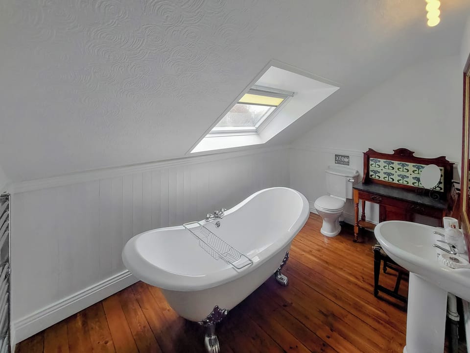 Bathroom with roll-top bath | Oakridge, Hinderwell, near Whitby