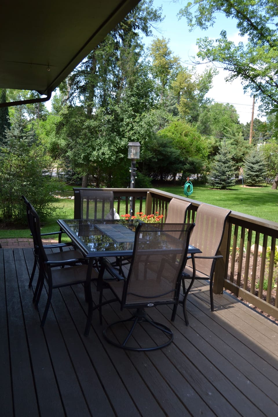 Front Deck-Perfect for morning coffee, evening drinks, wildlife viewing.