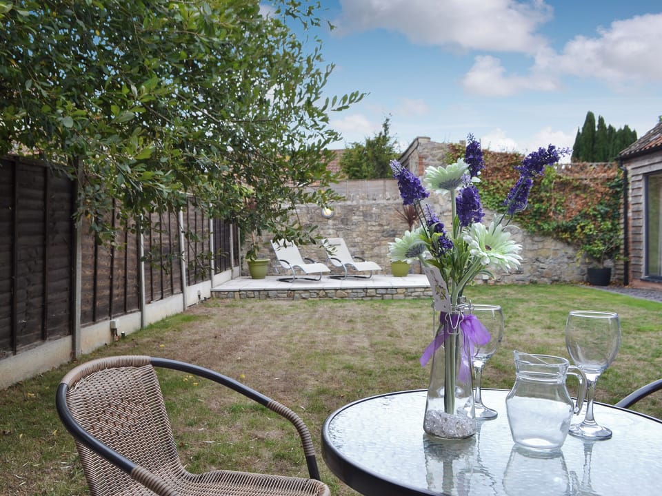 Sitting out area and garden space | The Stable - Townsend Pod and The Stable, Moorlinch, near Bridgwater