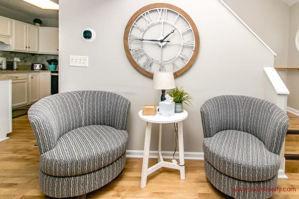 Extra Seating In Living Area
