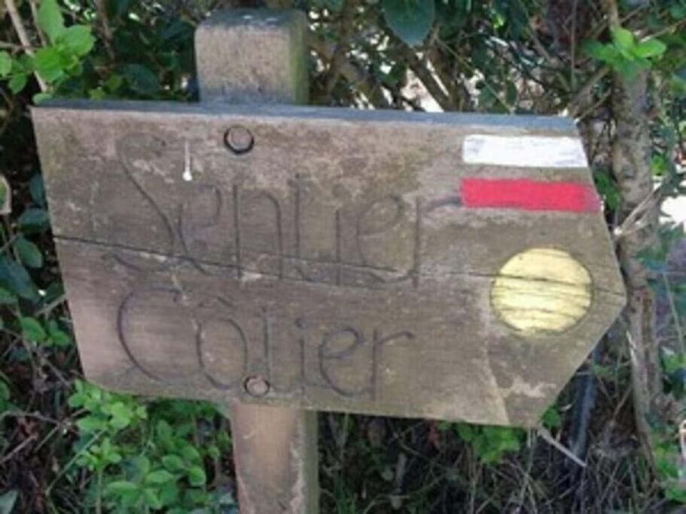 Le sentier côtier se trouve à 100m de la villa