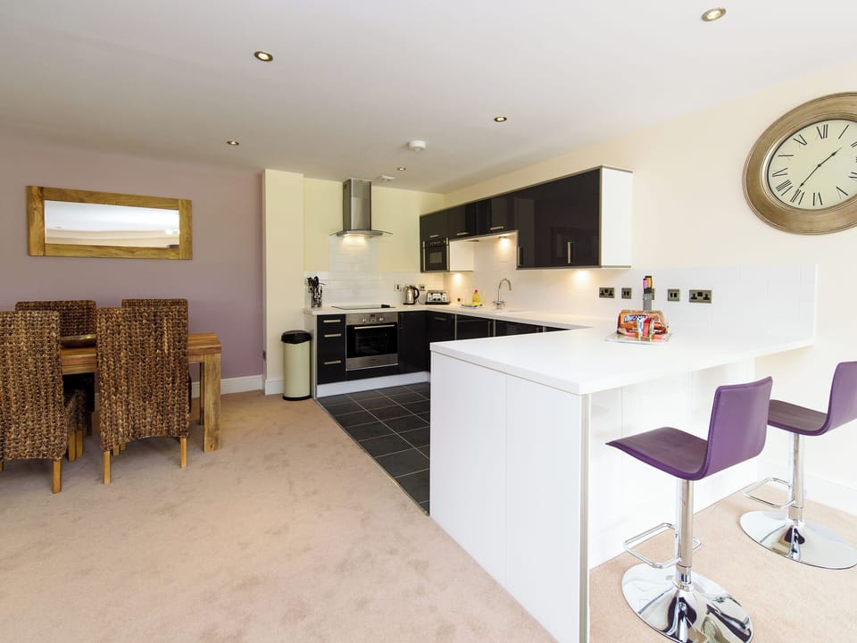 Kitchen area with breakfast bar | North Bay Sands Apartment 3 - North Bay Sands Apartments, Scarborough