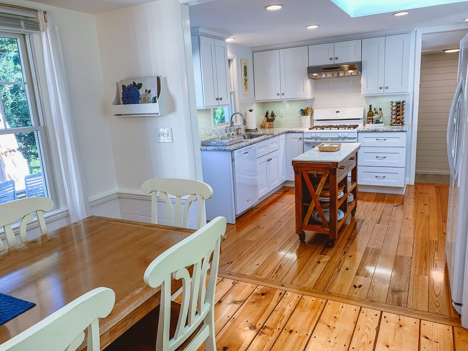 White Granite Kitchen, Updated Appliances with Quiet Sterile Cycle Dishwasher