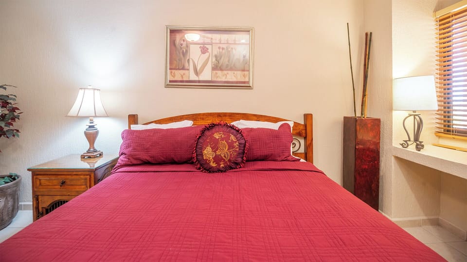 King Bed (new mattress 2022)