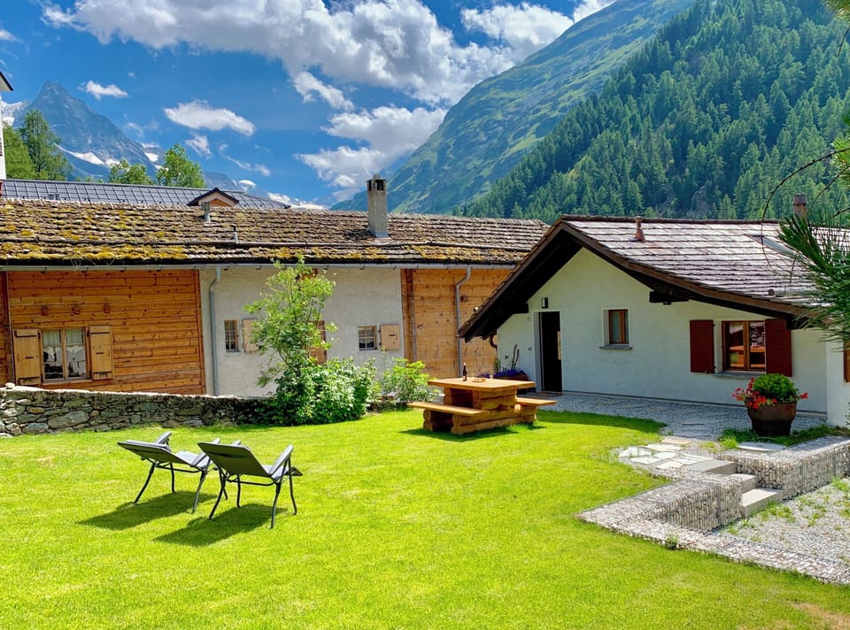Garden with picnic table
