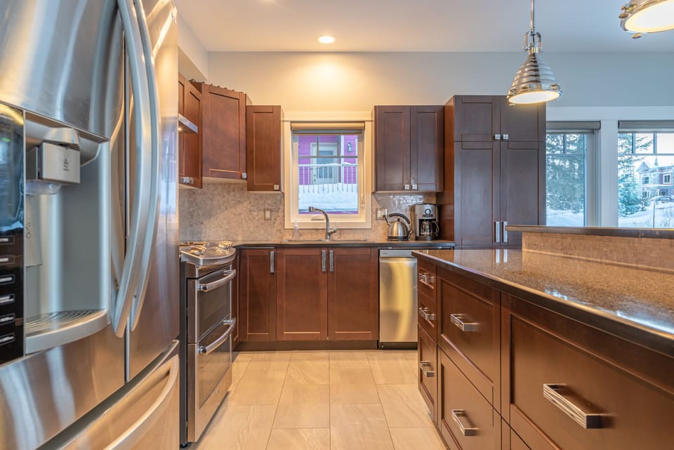 Fully Equipped Kitchen and Lots of Room to Move 