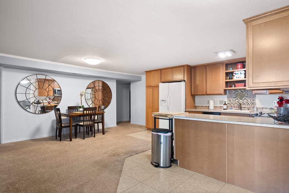 2nd dinning area downstairs 