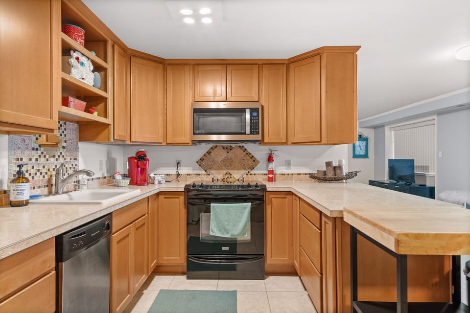 2nd full kitchen downstairs