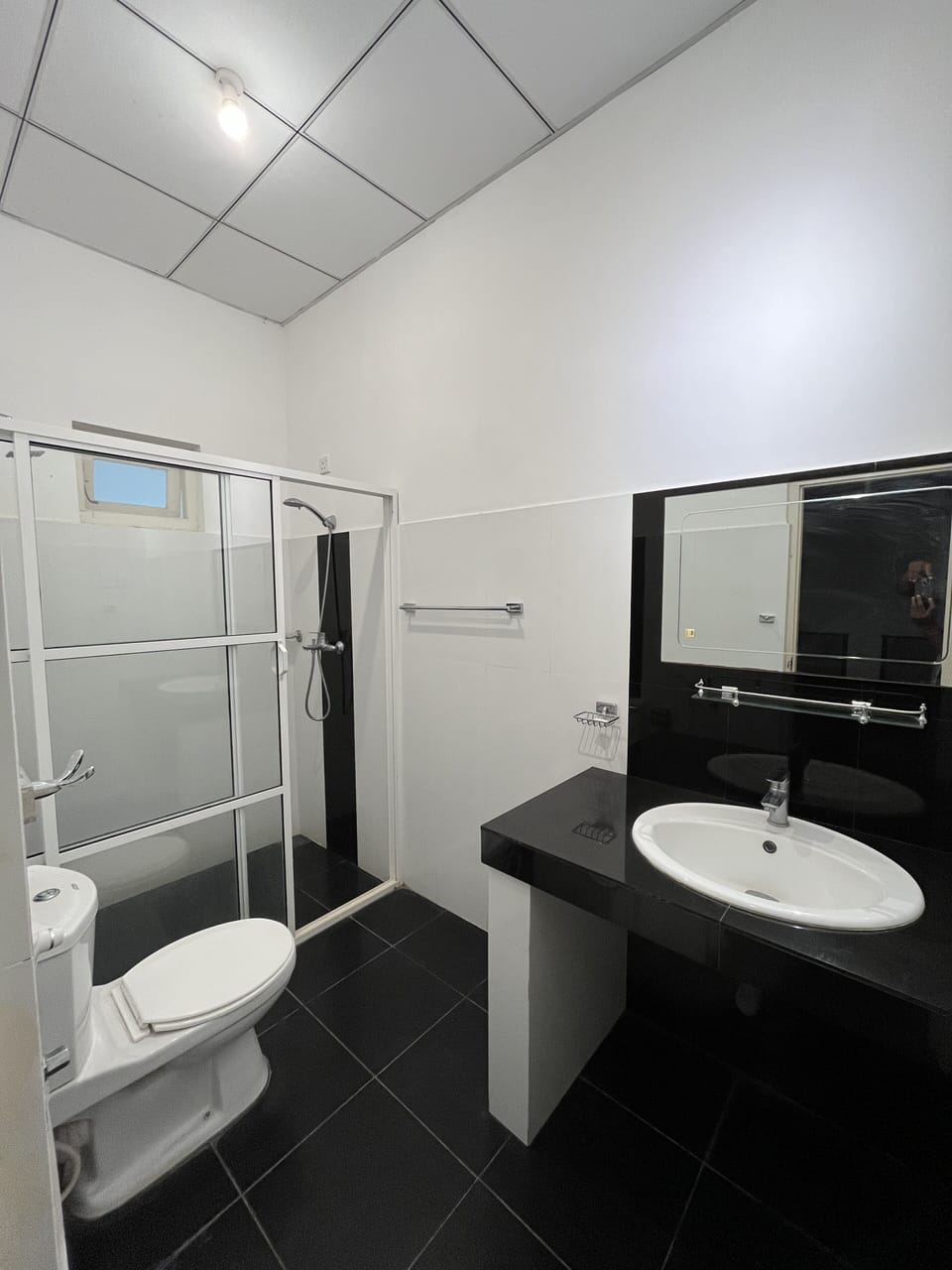 Comfort Villa, 4 Bedrooms, Garden View | Bathroom | Shower, free toiletries, hair dryer, bathrobes