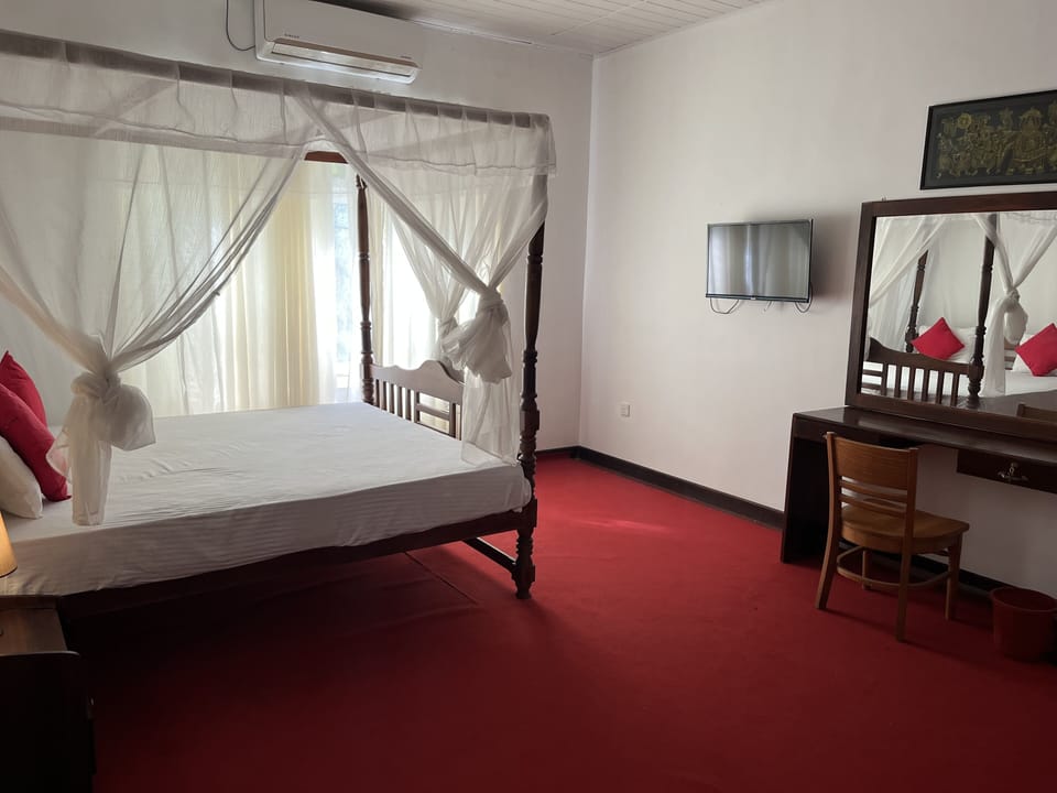 Superior Double Room, 1 King Bed, Garden View | Premium bedding, down comforters, pillowtop beds, individually decorated