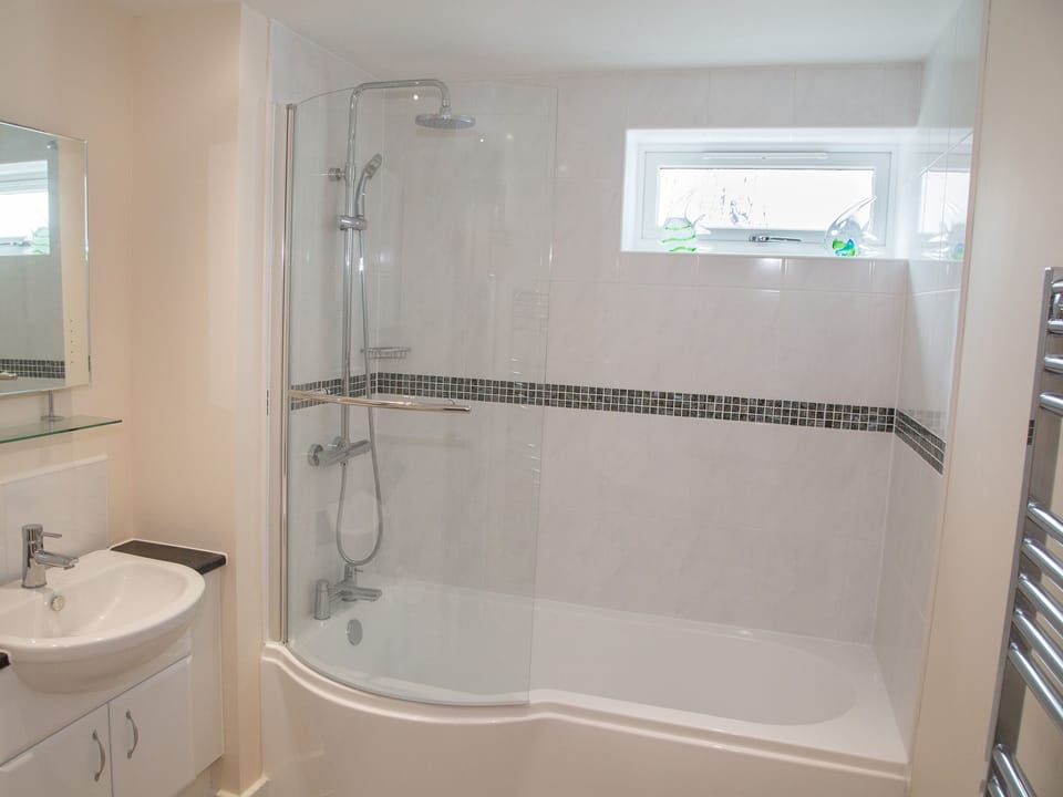 Bathroom | Apartment 11 Latitude 51 - Latitude 51, Westward Ho!