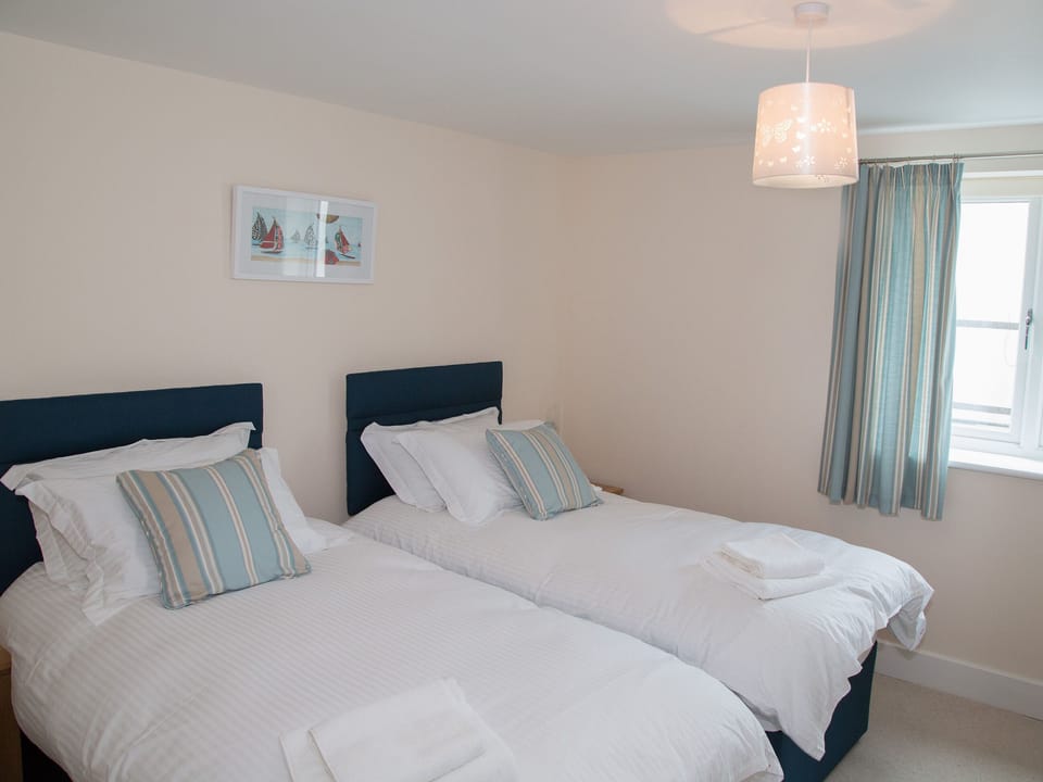 Twin bedroom | Apartment 11 Latitude 51 - Latitude 51, Westward Ho!