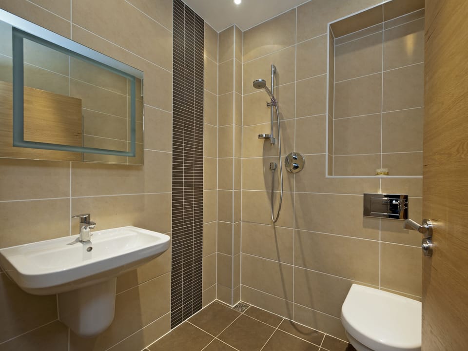 En-suite | The Sergeants Quarters - Golden Hill Fort, Freshwater