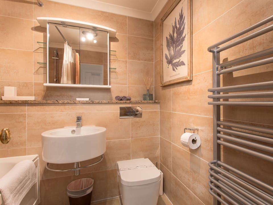 Bathroom | Solent View Apartment, Cowes