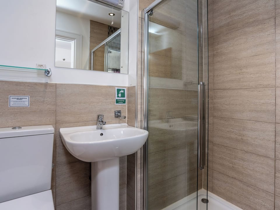 En-suite | The Cliff Top, Torquay