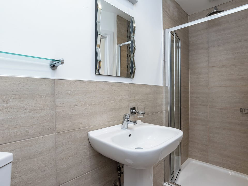 En-suite | The Cliff Top, Torquay