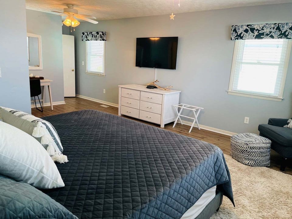 Upstairs King Bedroom