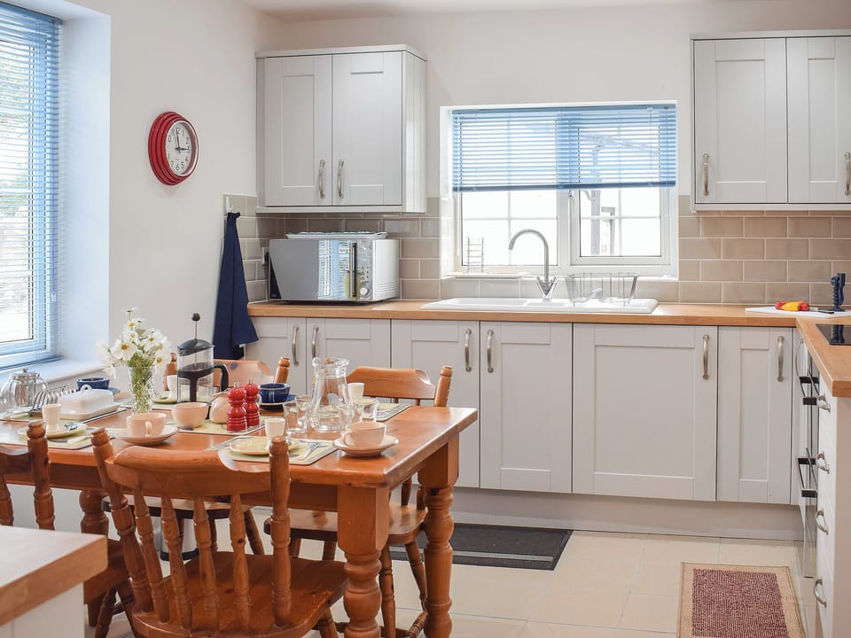 Tiled kitchen/diner | Glasfor, Llansantffraed, near Aberaeron