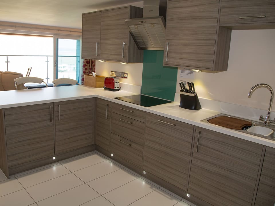 Kitchen | Apartment 5 Latitude 51 - Latitude 51, Westward Ho!