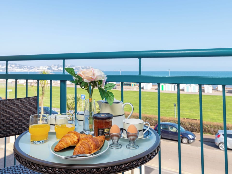 Balcony with outdoor furniture | 8 Belvedere Court - Belvedere Court, Paignton