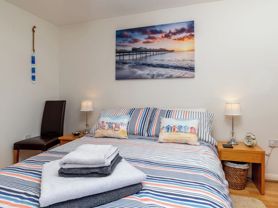 Comfortable double bedroom | 8 Belvedere Court - Belvedere Court, Paignton