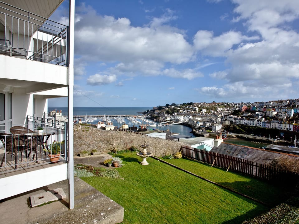 Situated above the delightful harbour town of Brixham | 3 Linden Court - Linden Court, Brixham