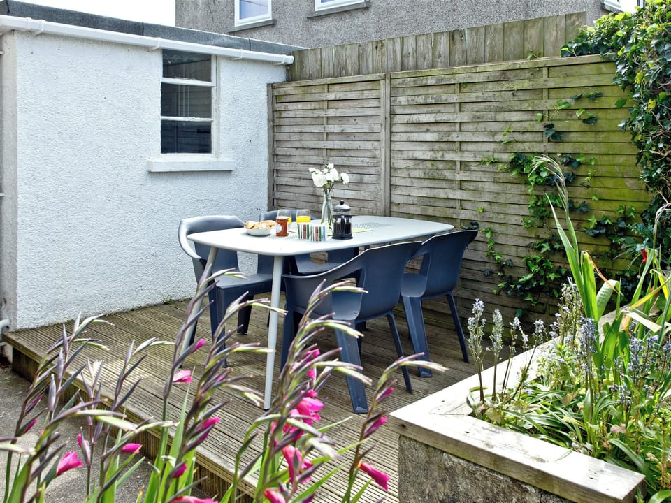 Outside Drinks and Dining | Trevistas, Padstow