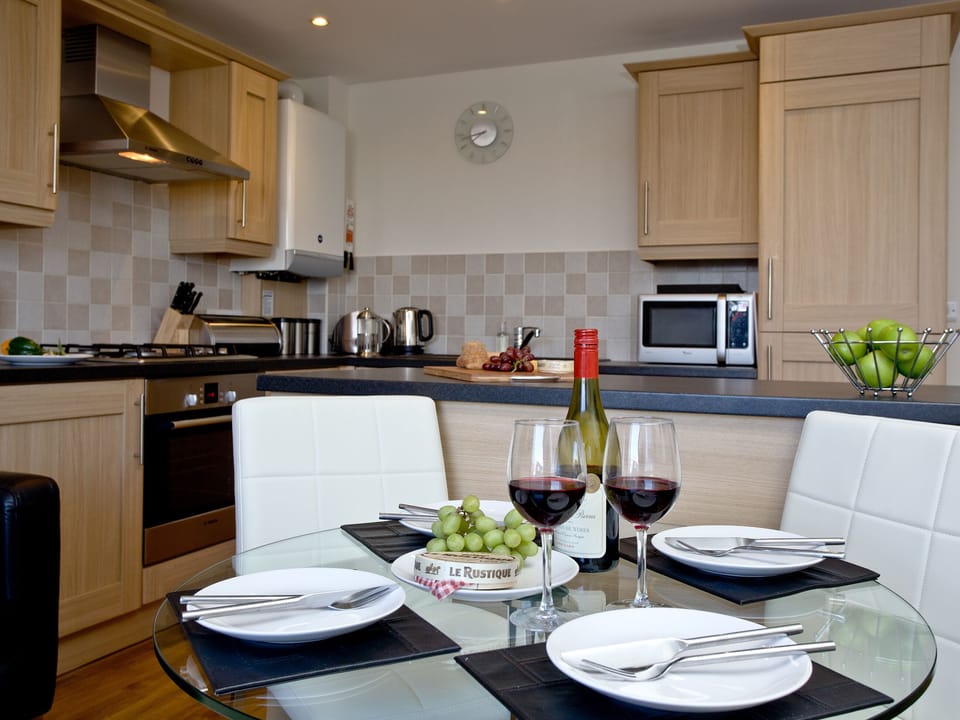 Open plan living space | 1 Harbour View - Harbour View, Newquay