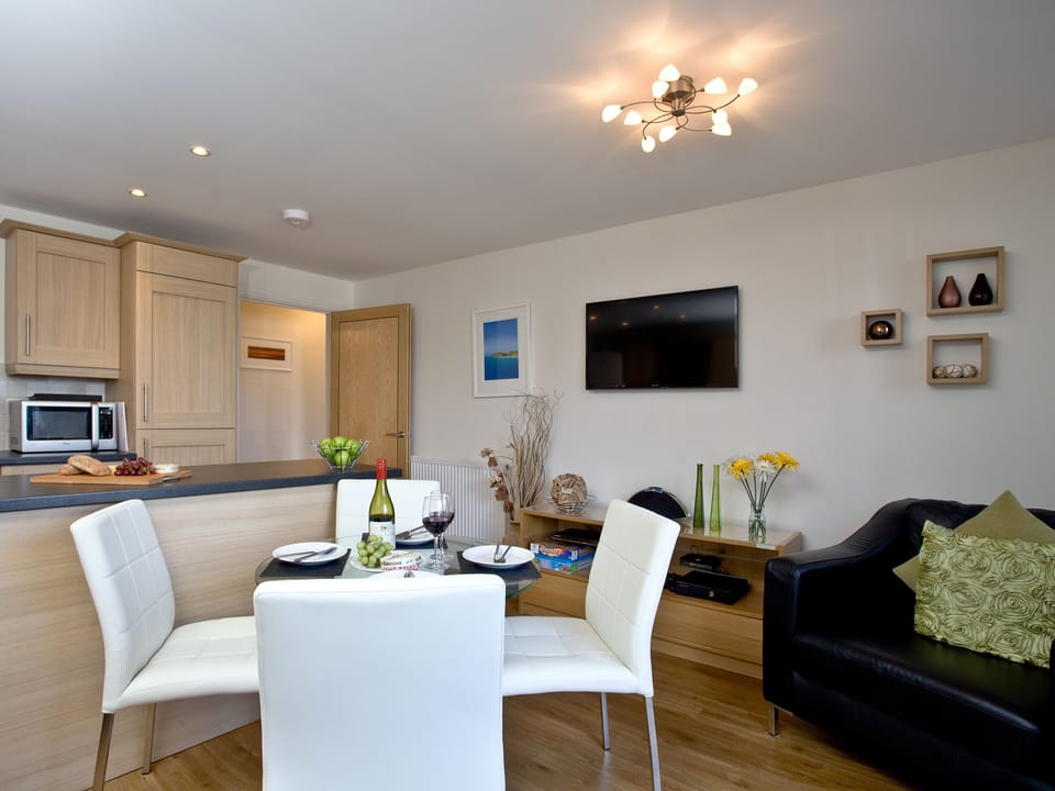 Open plan living space | 1 Harbour View - Harbour View, Newquay