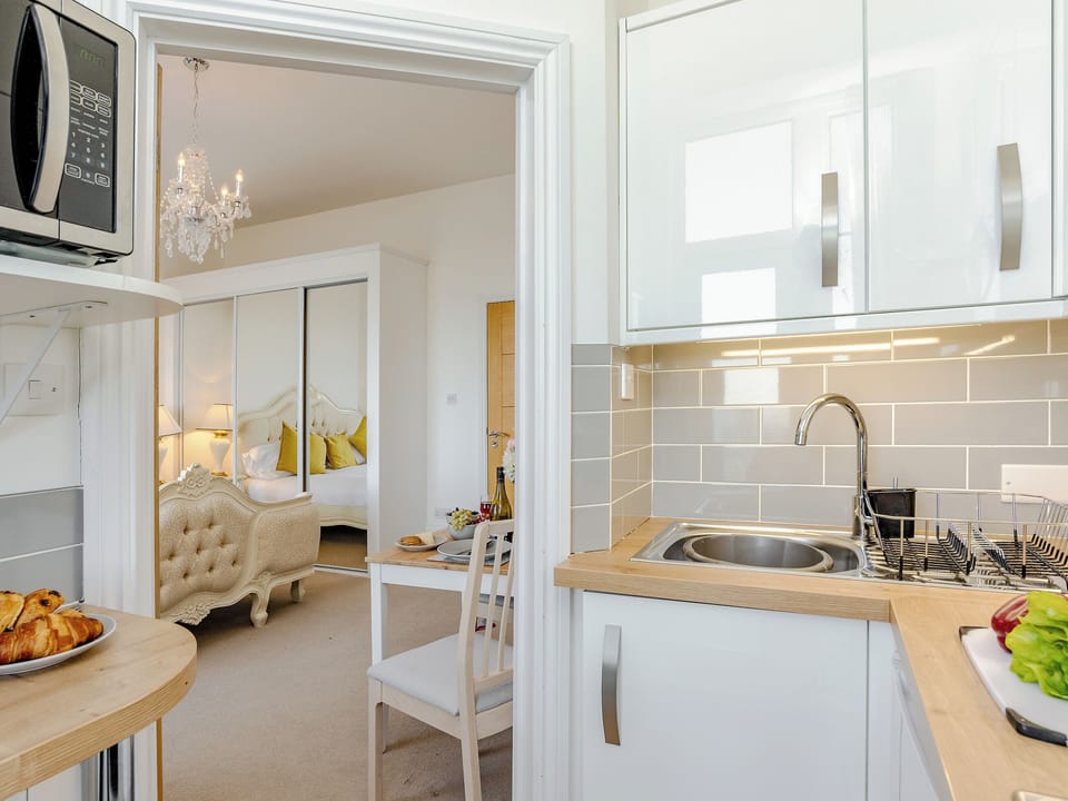 Well equipped kitchen | The Downs, Torquay