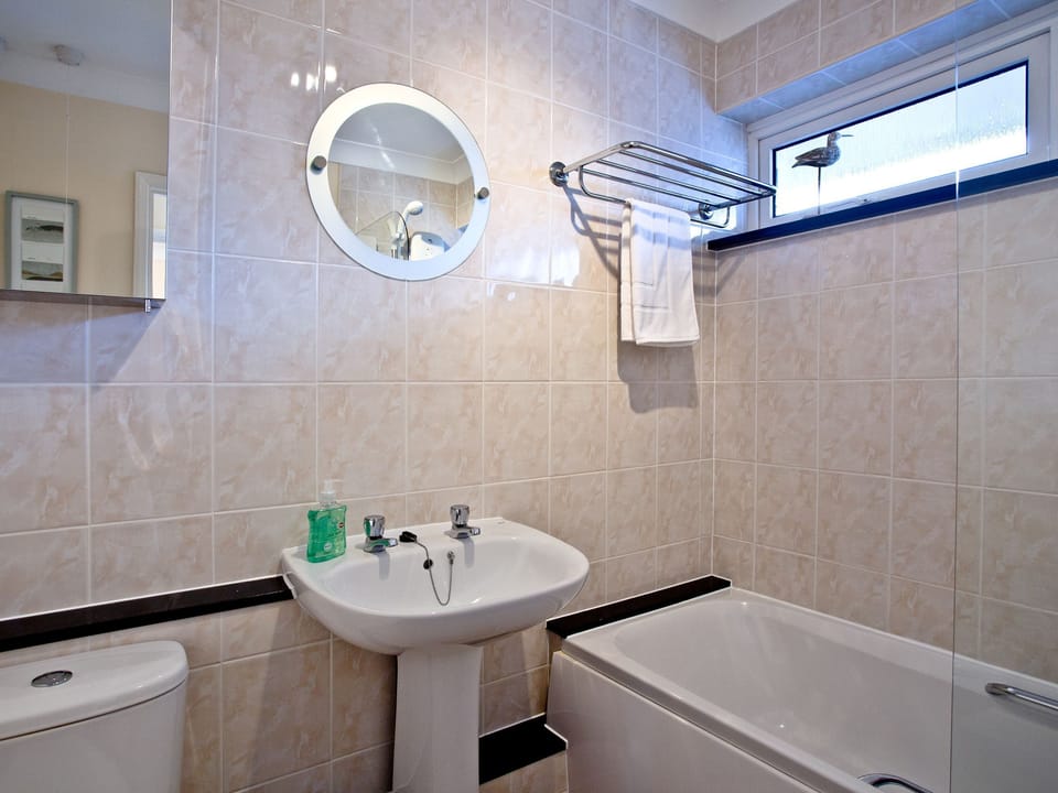 Beautiful bathroom with shower over the bath | Top Deck - Linden Court, Brixham