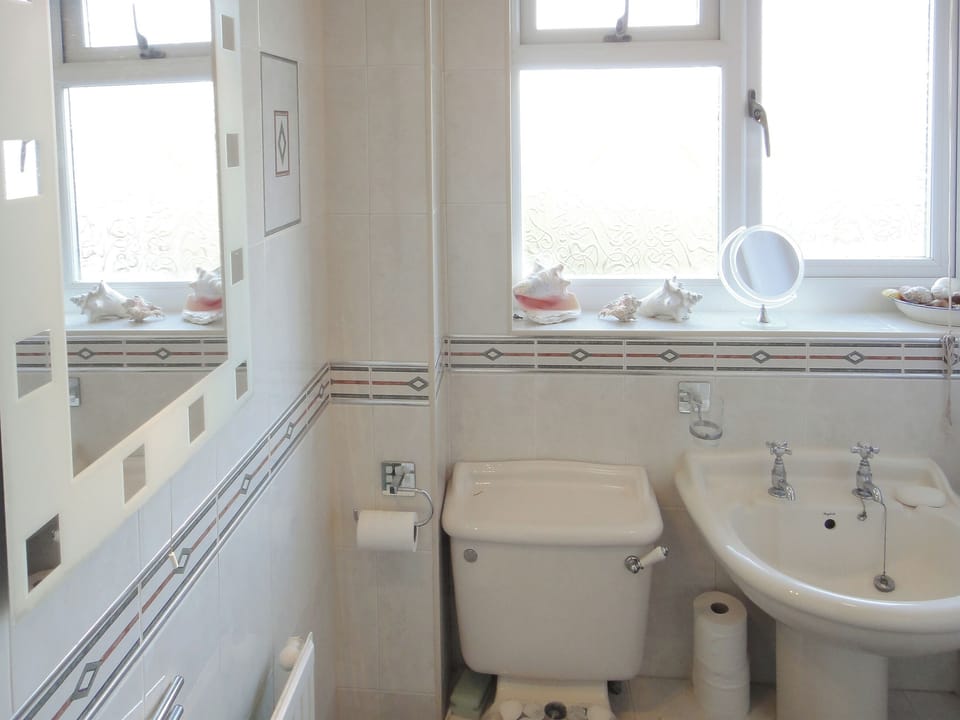 Bathroom | 24 Steed Close, Paignton