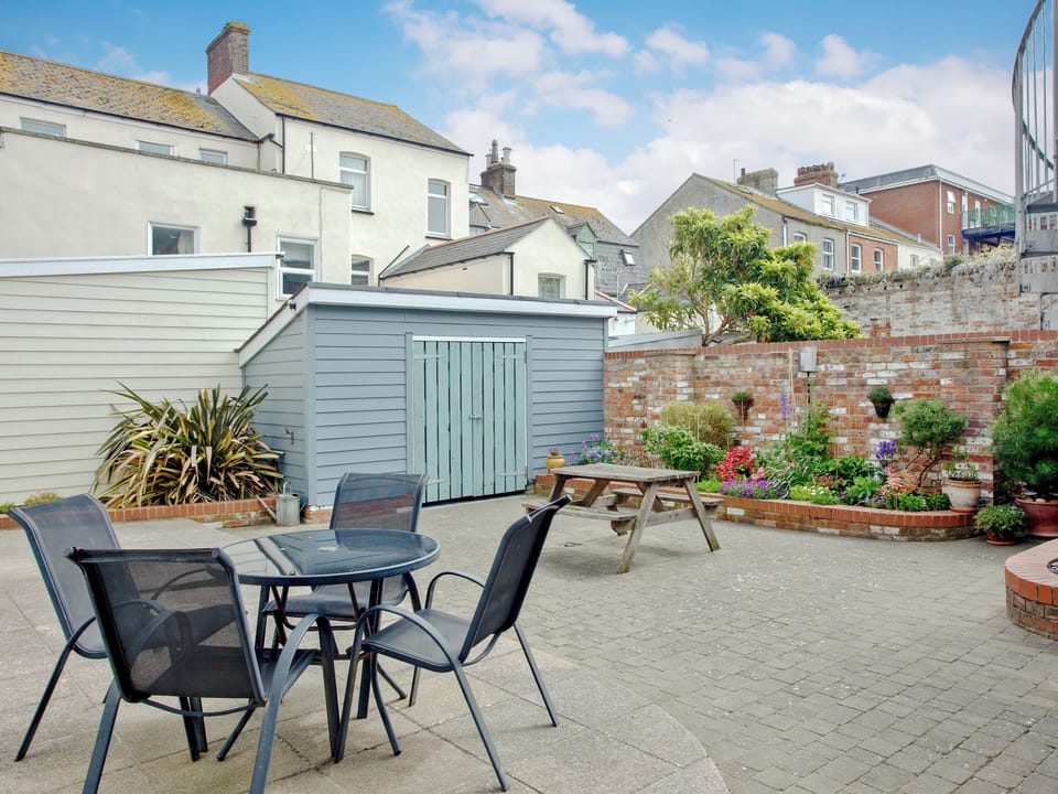 Communal sitting out area | Little Gem, Weymouth