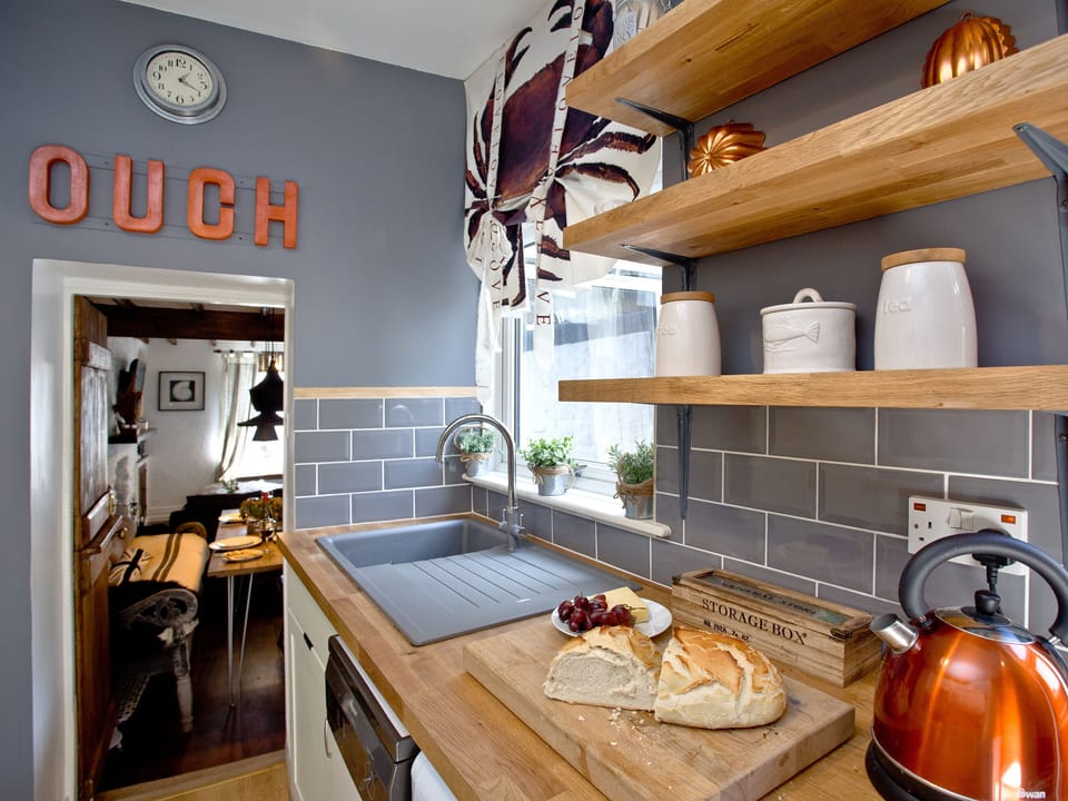 Contemporary kitchen | Fishlegs, Brixham